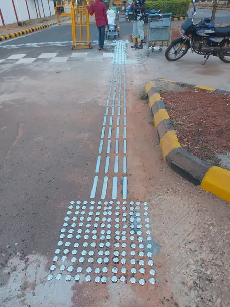 Hubali Airport - tactile installation photo 3