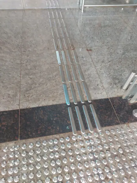 Hubali Airport - tactile installation photo 4