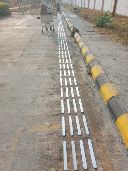 Hubali Airport - tactile installation photo 6