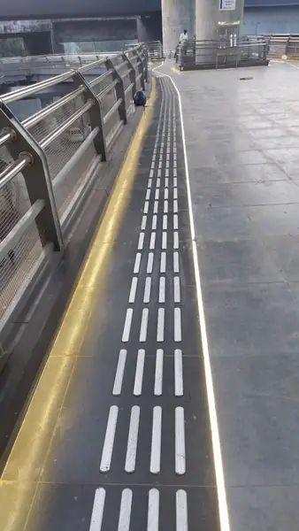 Mumbai Andheri gondiwali metro Briz - tactile installation photo 1