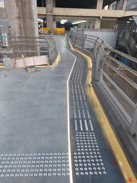 Mumbai Andheri gondiwali metro Briz - tactile installation photo 5