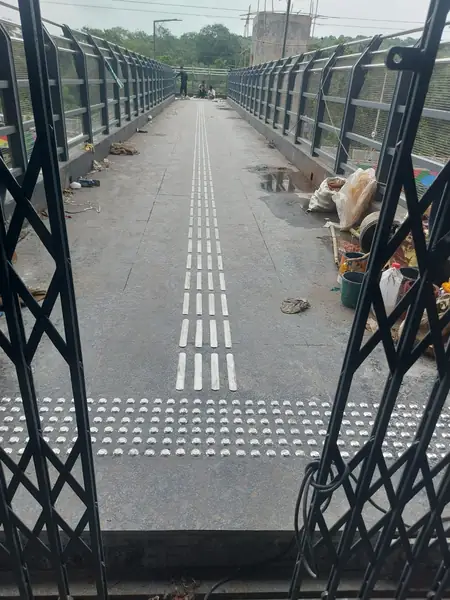 Mumbai koregov metro briz - tactile installation photo 2