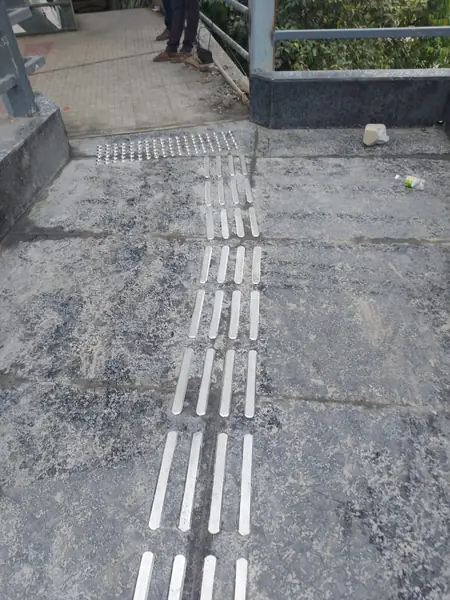 Mumbai koregov metro briz - tactile installation photo 3