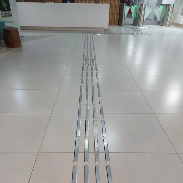OLAVO BENGLOR - tactile installation photo 2