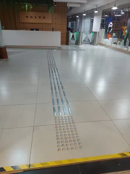OLAVO BENGLOR - tactile installation photo 4