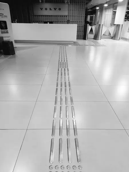 OLAVO BENGLOR - tactile installation photo 7